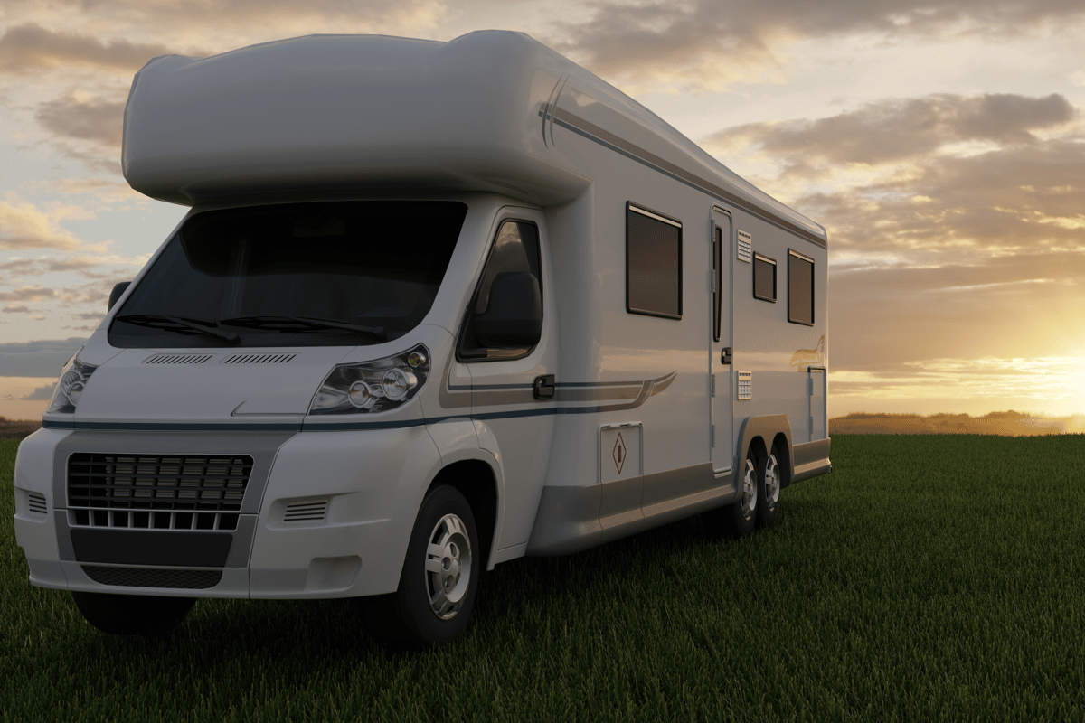 Quels sont les avantages de la location de van aménagé par rapport au camping-car